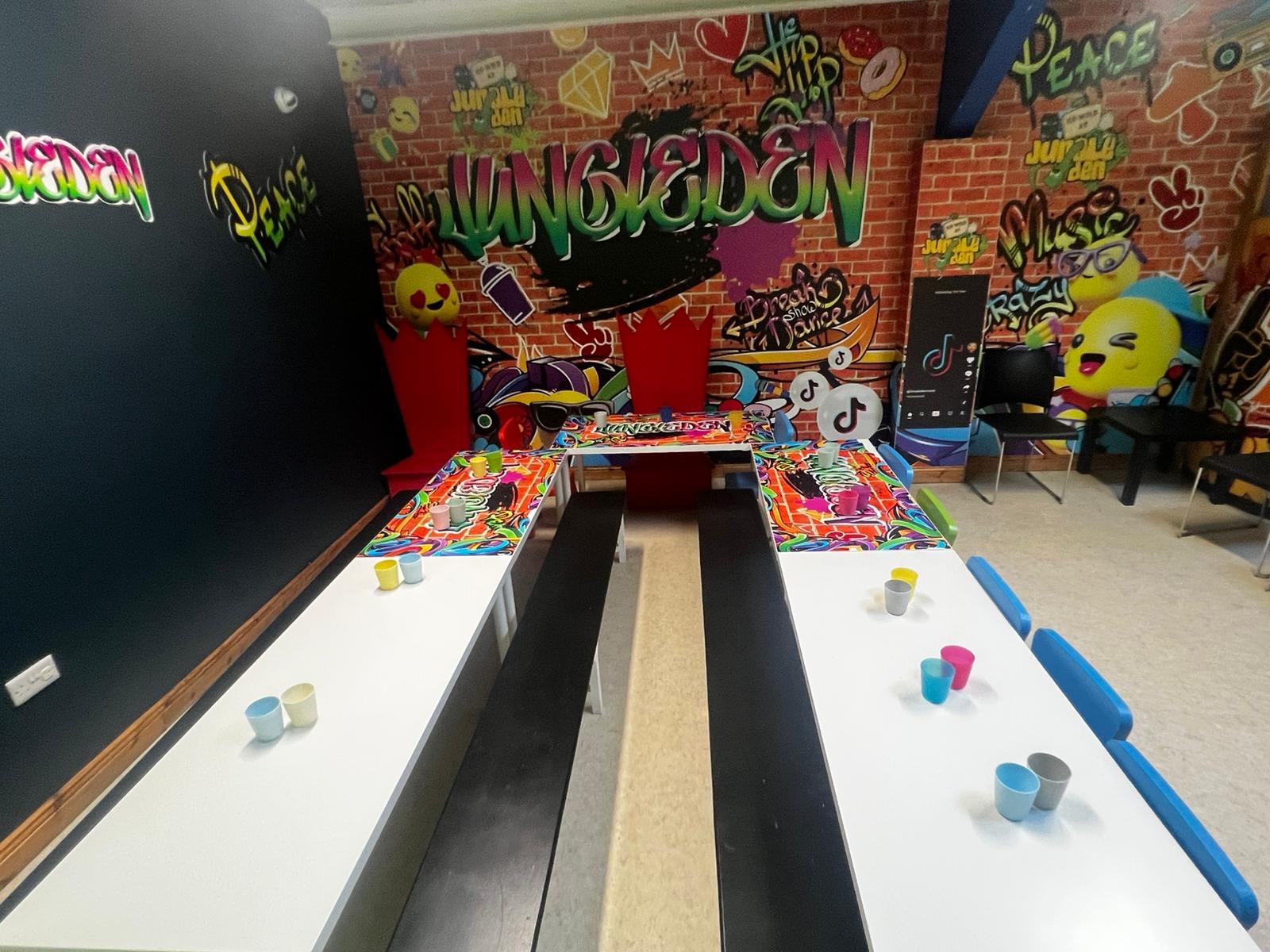 Graffiti party room - graffiti wall