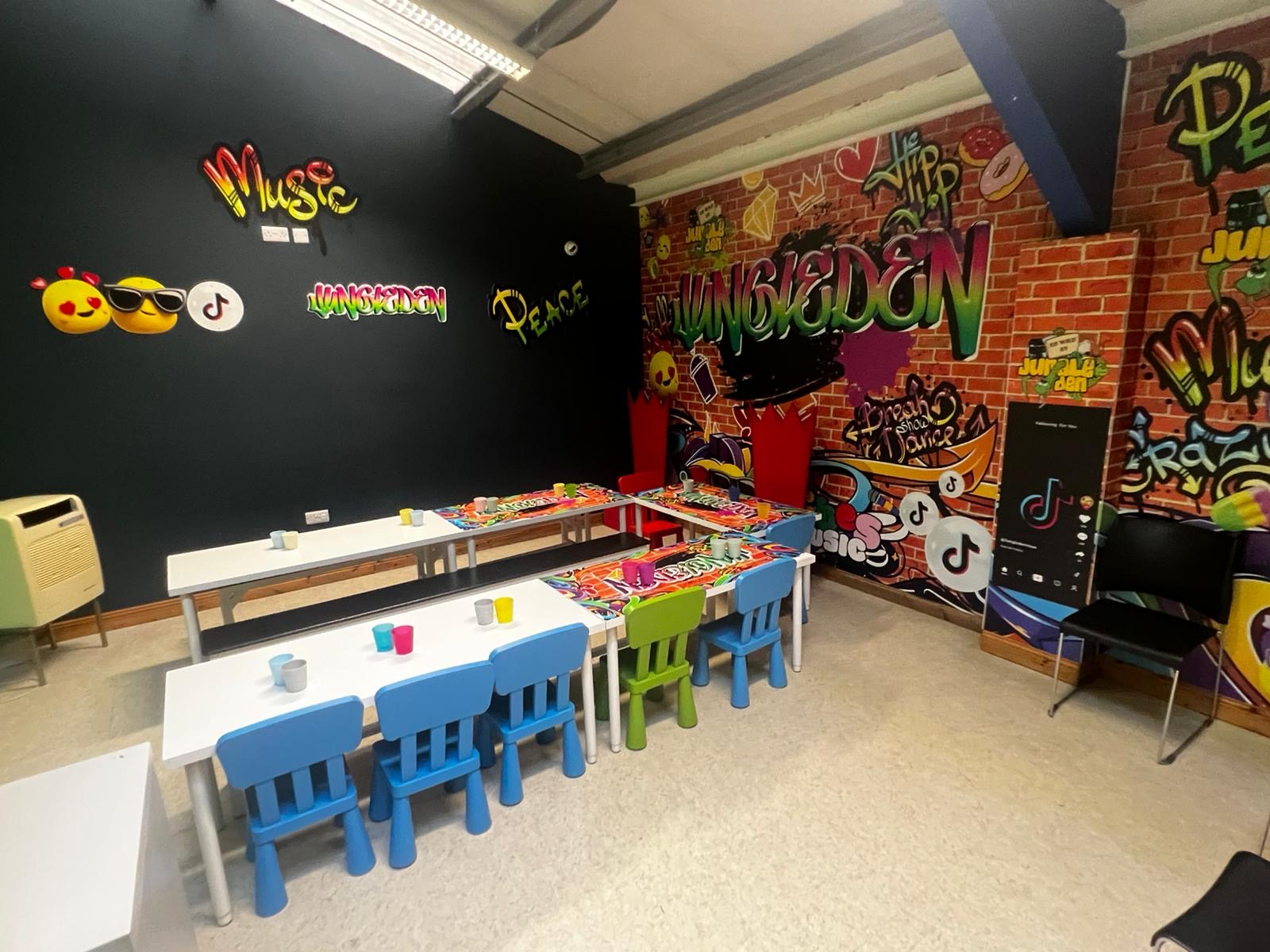 Graffiti / TikTok teen room
