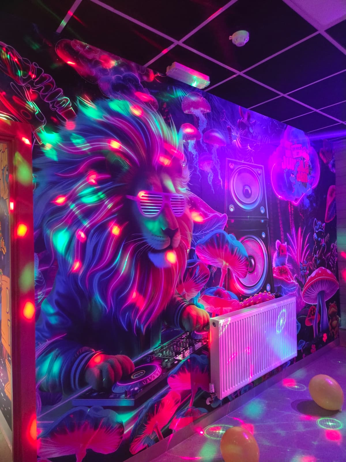 UV neon disco room