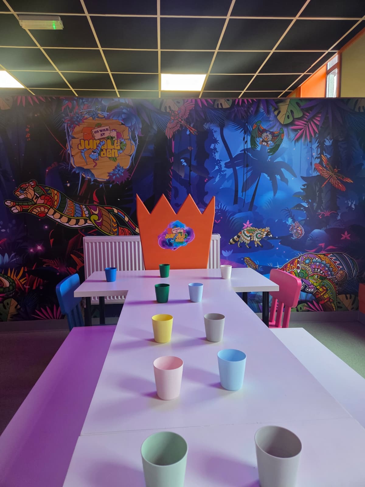 Jungle mural party room